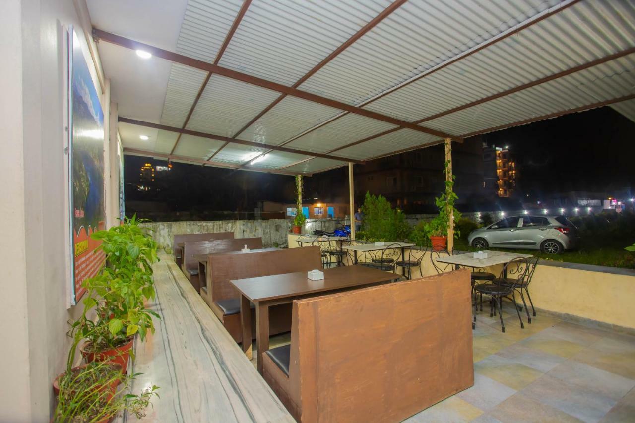 Oyo 575 Api Suites โพคารา ภายนอก รูปภาพ